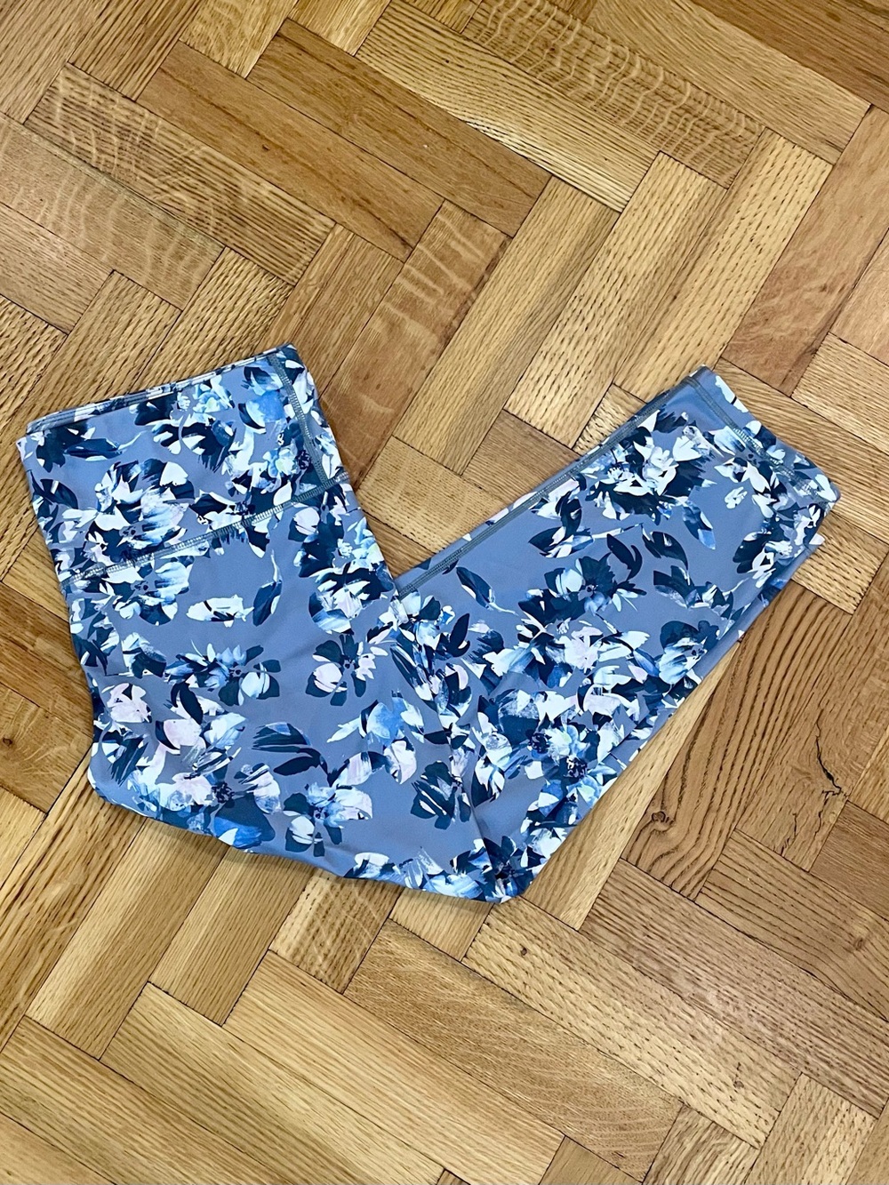 GAP~Gap Fit Eclipse Leggings in Blue Floral